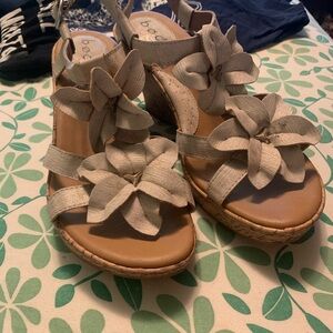 NWOT b.o.c. Beige Floral Wedge Sandals